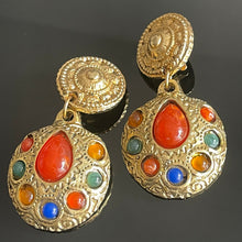 Charger l&#39;image dans la galerie, Belles et grandes boucles pendantes avec cabochons de couleur signées Kalinger
