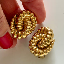 Load image into Gallery viewer, Jolies boucles clips vintage signées Christian Dior, années 80
