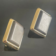 Charger l&#39;image dans la galerie, Jolies boucles anciennes en métal doré et bois signées YSL
