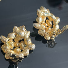 Charger l&#39;image dans la galerie, Jolie parure collier et boucles camaïeu pierres roses signée YSL
