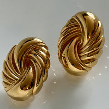 Charger l'image dans la galerie, Belles boucles clips vintage couture signées Christian Dior Germany, années 70/80
