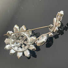 Charger l&#39;image dans la galerie, Belle broche fleur ancienne années 50 style Dior
