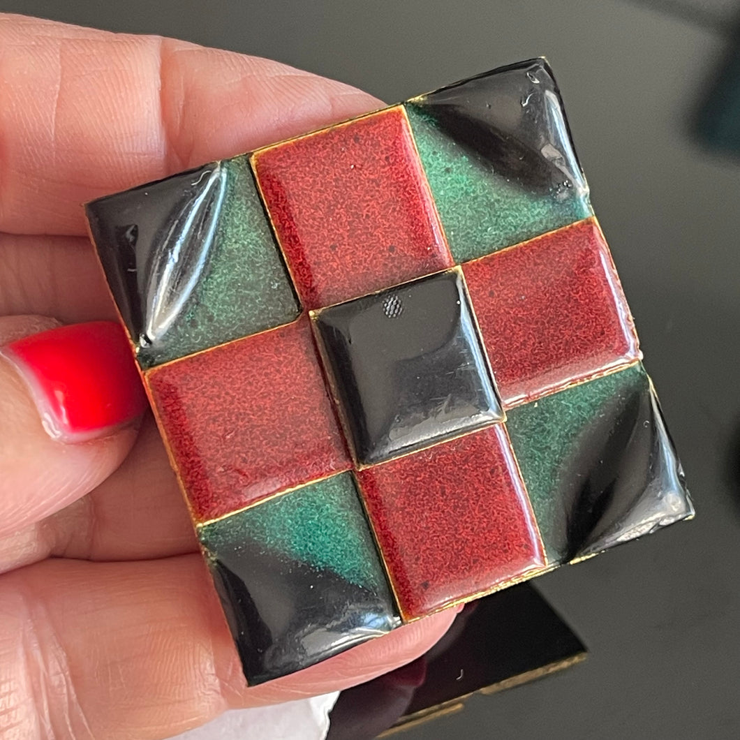 Rare broche en métal doré et céramique signée YSL création Roger Scemama