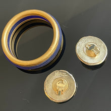 Charger l'image dans la galerie, Parure vintage boucles d’oreilles + bracelet Montana en metal doré résine bleue
