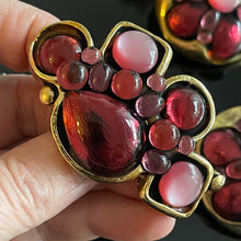 Charger l&#39;image dans la galerie, Rare et belle parure Kalinger avec gros cabochons de verre en camaïeu de roses et violines
