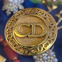 Charger l'image dans la galerie, Belle broche vintage logo CD en métal doré
