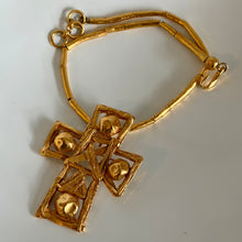 Charger l'image dans la galerie, Sublime collier croix vintage couture en métal doré signé Christian Lacroix
