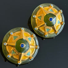 Charger l'image dans la galerie, Grosses boucles clips rondes en résine acidulée signées Kalinger
