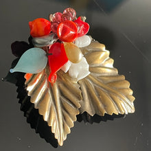 Charger l&#39;image dans la galerie, Belle broche ancienne Louis Rousselet motif feuille de vigne
