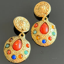 Charger l'image dans la galerie, Belles grandes boucles vintage couture signées Kalinger
