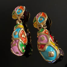 Charger l'image dans la galerie, Belles boucles pendantes en résine colorée par Jacky de G
