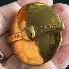 Charger l&#39;image dans la galerie, Belle broche vintage couture en métal doré signée Céline, Paris
