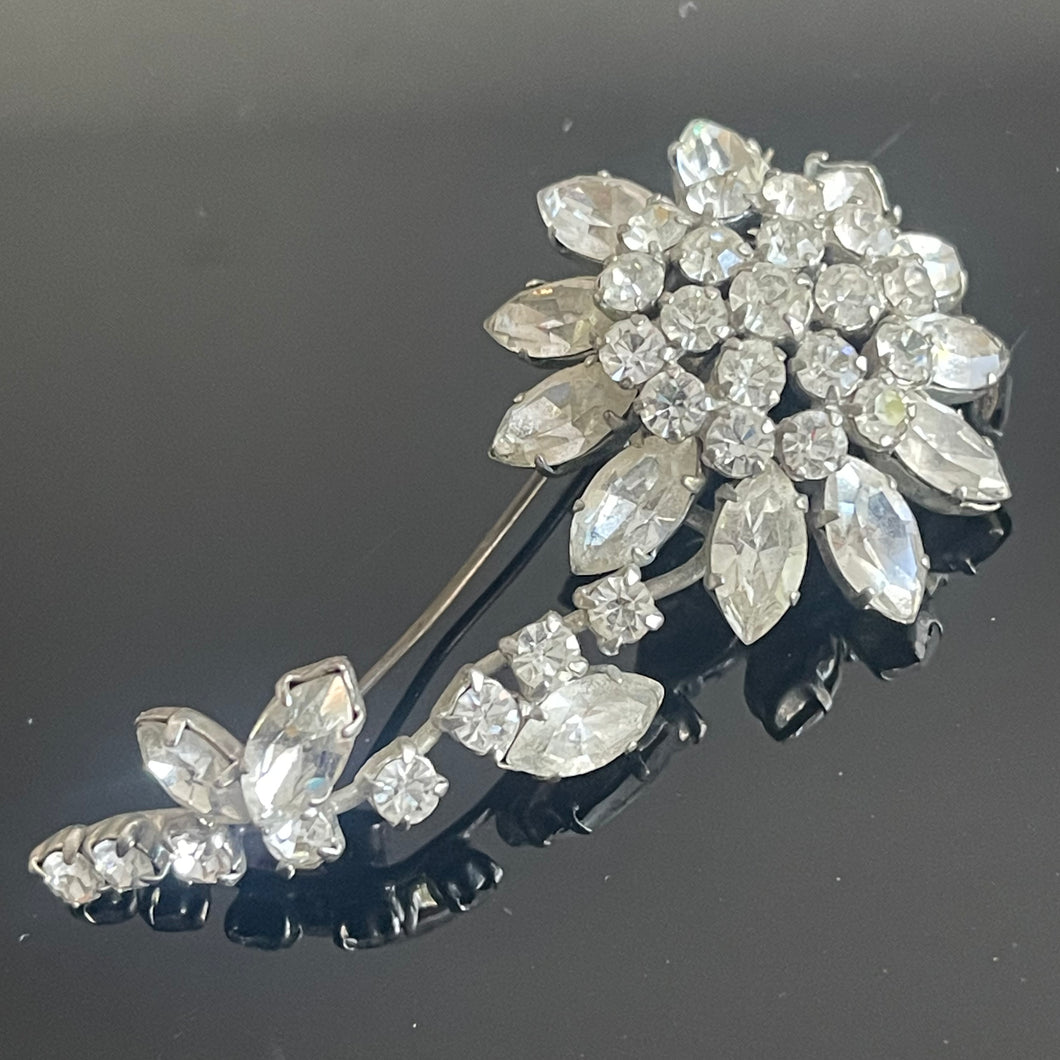 Belle broche fleur ancienne années 50 style Dior