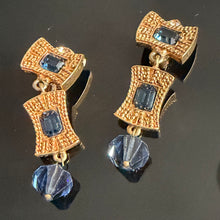 Charger l'image dans la galerie, Belles boucles clips pendantes vintage signées Jean-Louis Scherrer
