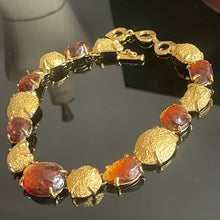 Charger l&#39;image dans la galerie, Sublime collier métal doré et cabochons de résine ambrée YSL par Goossens
