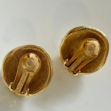 Charger l'image dans la galerie, Jolies boucles clips vintage signées Christian Dior Germany
