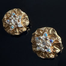 Load image into Gallery viewer, Beautiful vintage couture earrings in gold resin, signed Jacky de G.
