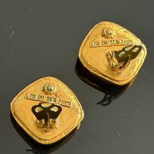Charger l'image dans la galerie, Jolies boucles clips vintage couture signées L’or du soir
