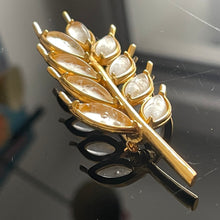 Charger l&#39;image dans la galerie, Belle et rare broche couture épi de blé signée YSL
