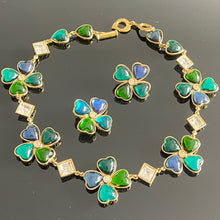 Charger l&#39;image dans la galerie, Sublime parure vintage couture YSL par Goossens Trefles à quatre feuilles résine et strass
