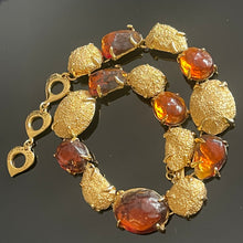 Charger l&#39;image dans la galerie, Sublime collier métal doré et cabochons de résine ambrée YSL par Goossens
