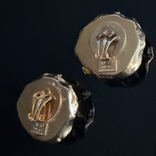Load image into Gallery viewer, Beautiful vintage couture earrings in gold resin, signed Jacky de G.
