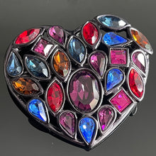 Charger l&#39;image dans la galerie, Jolie broche cœur YSL par Goossens avec pierres de couleur (cristal)
