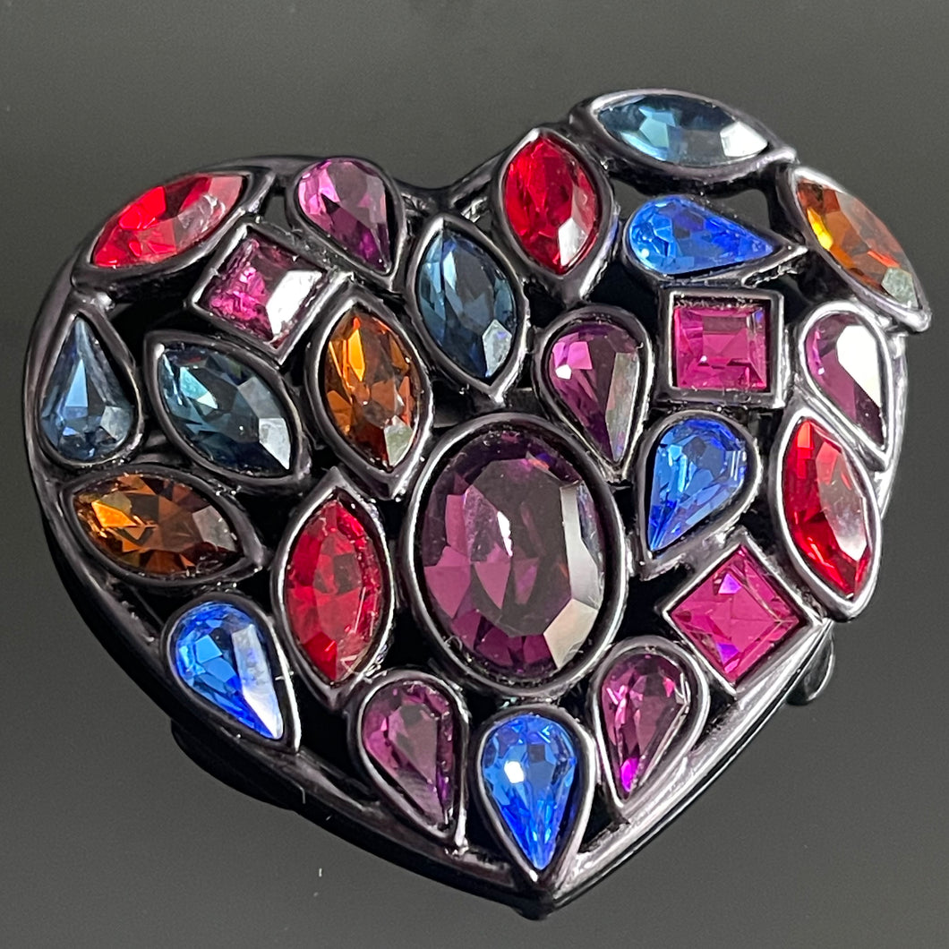 Jolie broche cœur YSL par Goossens avec pierres de couleur (cristal)
