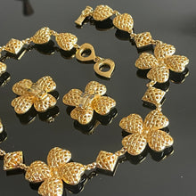 Charger l&#39;image dans la galerie, Sublime parure vintage couture YSL par Goossens Trefles à quatre feuilles résine et strass
