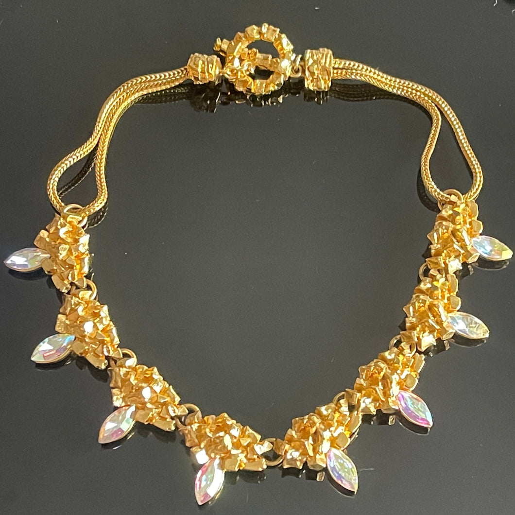 Atalante, par les ateliers Yves Saint Laurent, très beau collier en métal doré