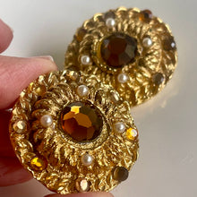 Charger l&#39;image dans la galerie, Belles boucles clips vintage couture signées Jacky de G
