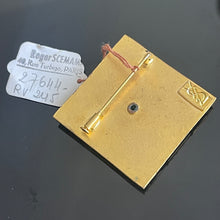 Charger l&#39;image dans la galerie, Rare broche en métal doré et céramique signée YSL création Roger Scemama
