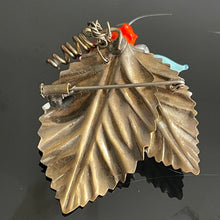 Charger l&#39;image dans la galerie, Belle broche ancienne Louis Rousselet motif feuille de vigne
