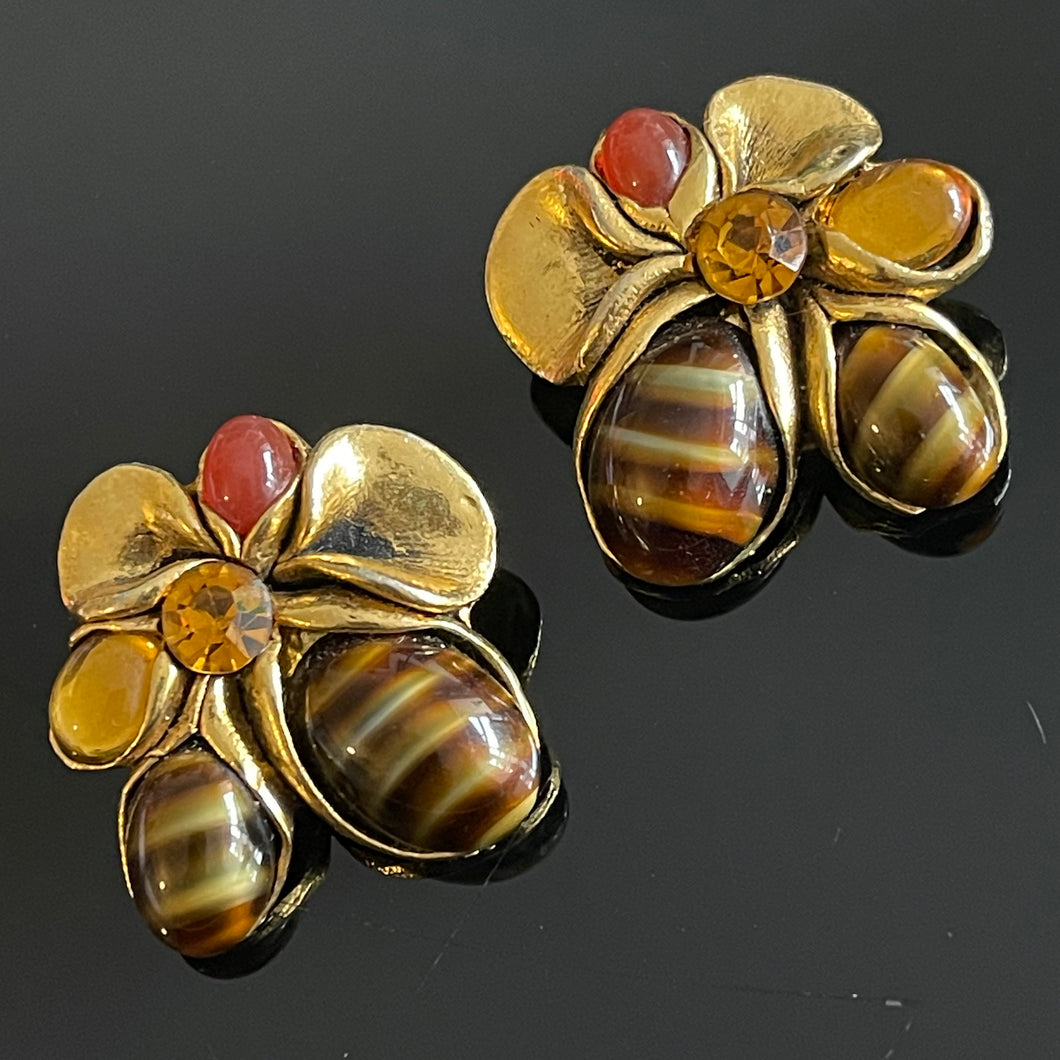 Belles boucles clips vintage couture avec cabochons de verre signées Taratata