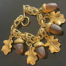 Charger l'image dans la galerie, Beau et rare bracelet vintage couture motif glands et feuilles de chêne signé Kalinger
