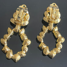 Charger l&#39;image dans la galerie, Jolie parure vintage collier + boucles pendantes pierres bleues signée YSL
