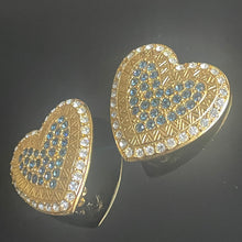 Charger l&#39;image dans la galerie, Belles et rares boucles clips cœurs avec pierres bleues et blanches signées Yves Saint Laurent
