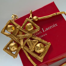 Charger l'image dans la galerie, Sublime collier croix vintage couture en métal doré signé Christian Lacroix
