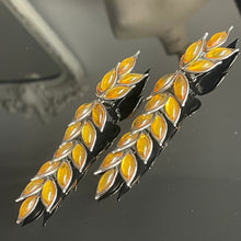 Charger l&#39;image dans la galerie, Rares longues boucles d’oreilles épis de blé Goossens pour YSL
