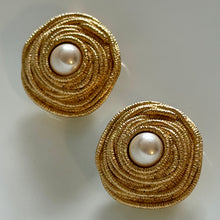 Charger l'image dans la galerie, Jolies boucles clips vintage signées Christian Dior Germany
