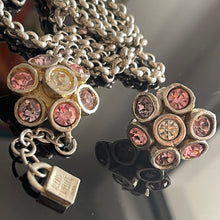 Charger l&#39;image dans la galerie, Parure collier + bague en métal argenté et pierres de couleur signée Alexis Lahellec
