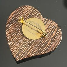 Charger l&#39;image dans la galerie, Belle broche vintage couture cœur en bois signée Yves Saint Laurent rive gauche
