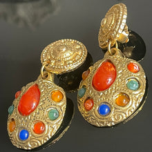 Charger l&#39;image dans la galerie, Belles et grandes boucles pendantes avec cabochons de couleur signées Kalinger
