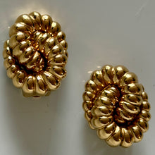 Load image into Gallery viewer, Jolies boucles clips vintage signées Christian Dior, années 80
