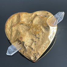 Charger l&#39;image dans la galerie, Très belle broche / pendentif cœur transpercé de cristal de roche YSL par Goossens
