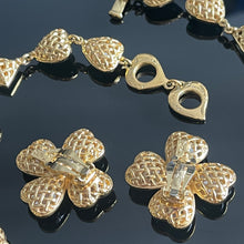 Charger l&#39;image dans la galerie, Sublime parure vintage couture YSL par Goossens Trefles à quatre feuilles résine et strass

