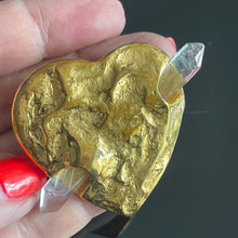 Charger l&#39;image dans la galerie, Très belle broche / pendentif cœur transpercé de cristal de roche YSL par Goossens
