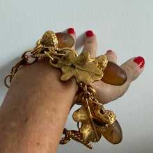 Charger l'image dans la galerie, Beau et rare bracelet vintage couture motif glands et feuilles de chêne signé Kalinger
