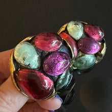 Charger l'image dans la galerie, Grosses boucles clips vintage en résine dorée avec cabochons en verre de Murano Kalinger
