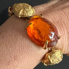 Charger l'image dans la galerie, Superbe bracelet vintage couture métal doré et résine orange signé YSL
